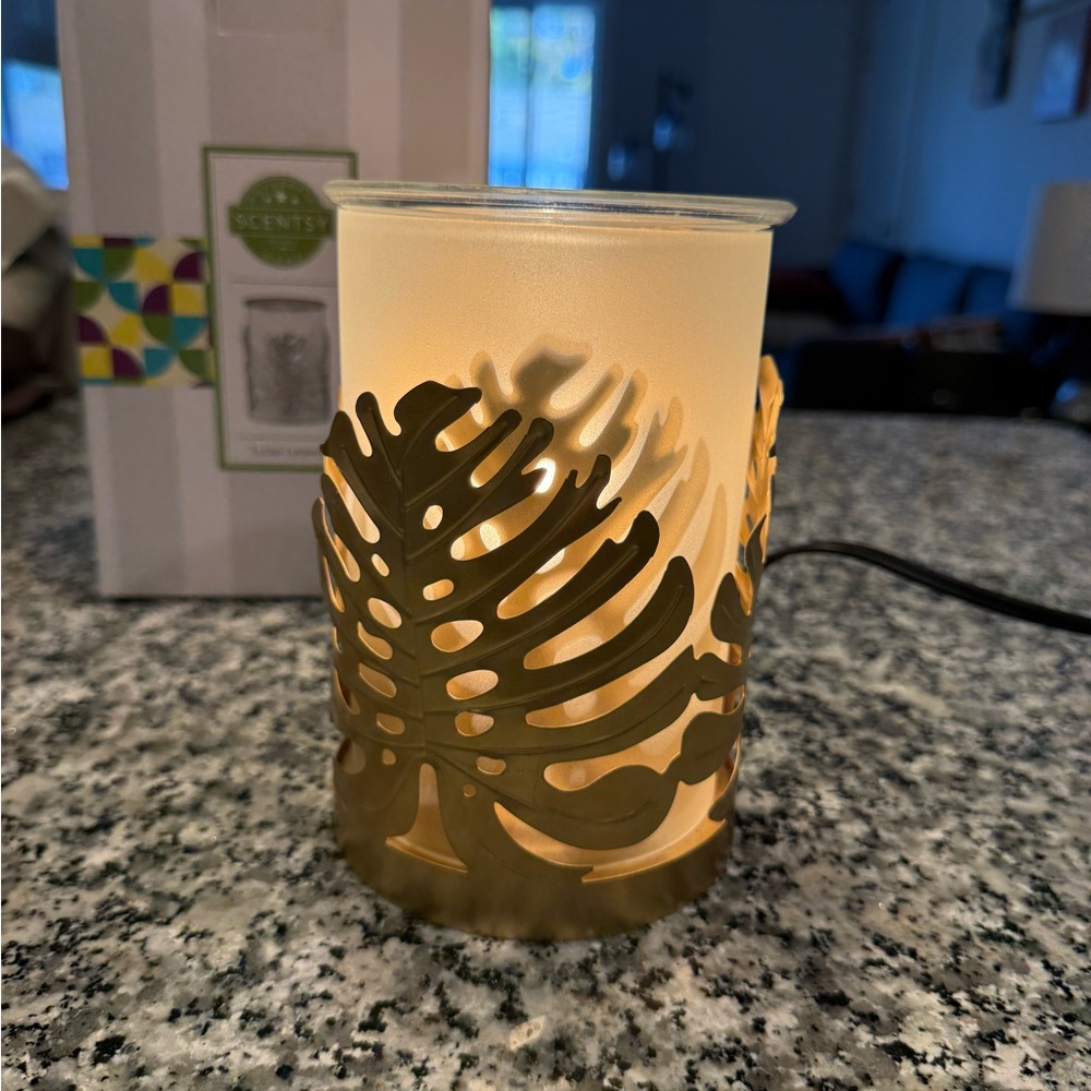 Scentsy Luxe Leaves Warmer